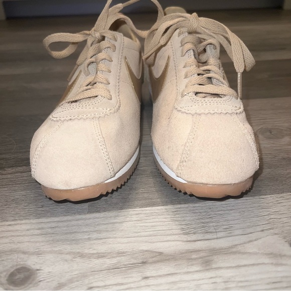 Women’s Nike sneaker - Picture 5 of 9